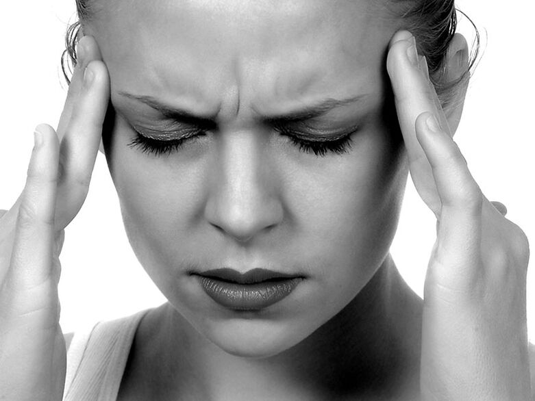 A dor de cabeça é um dos sintomas da osteocondrose da coluna cervical
