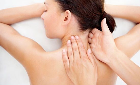 Massagem no pescoço para ajudar a relaxar os músculos, aliviar a tensão e a dor
