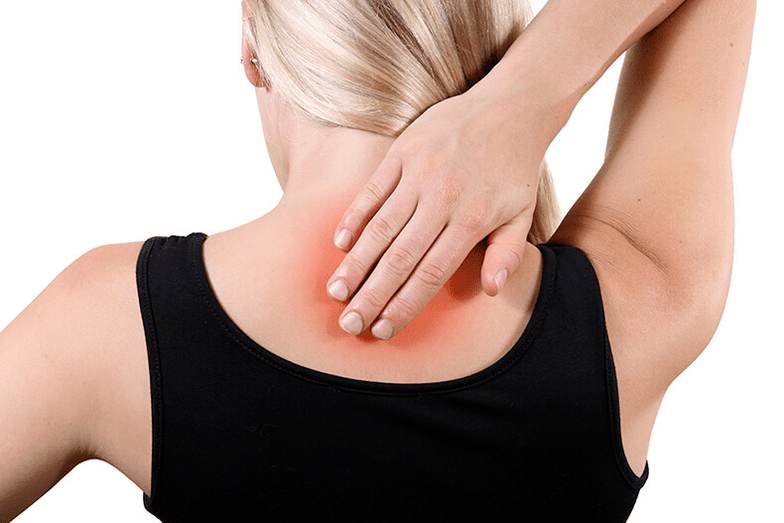 Um dos sintomas da osteocondrose é dor nas costas