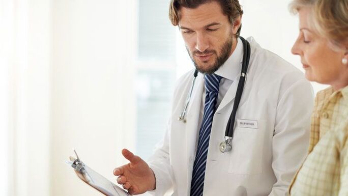 mulher em uma consulta médica